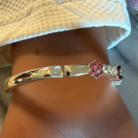 Silver Tone Flower Bracelet Rhinestones Secure Clip Closure Fashion Jewelry - Picture 3 of 14